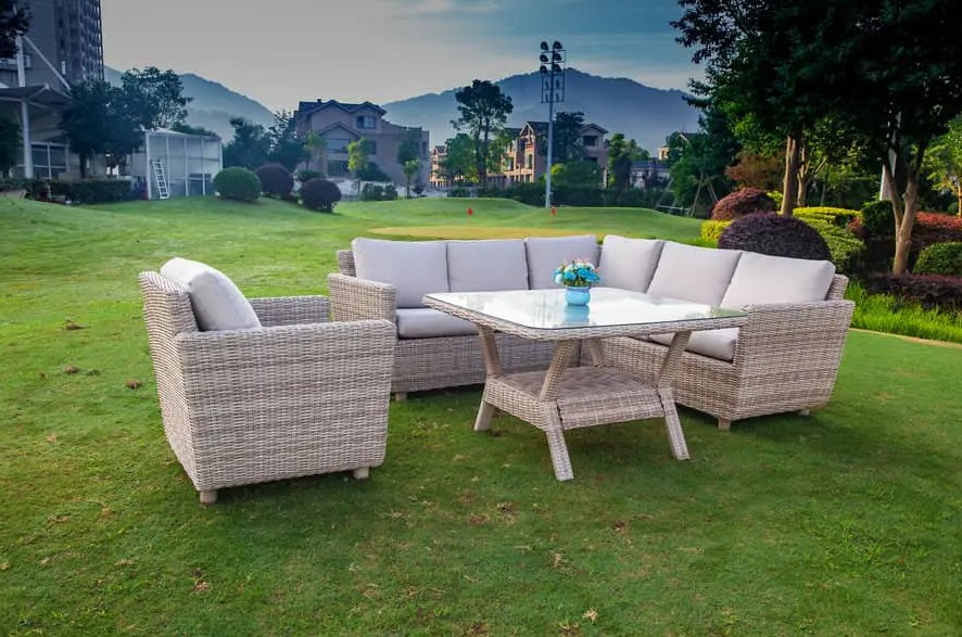 Ciptakan Oasis Luar Ruangan yang Mengundang dengan Set Sofa Makan 4pcs: Tambahan Sempurna untuk Teras Apa Pun